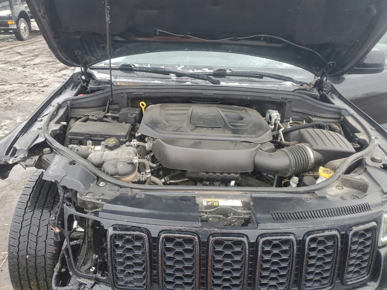 2020 JEEP GRAND CHEROKEE LAREDO photo 12