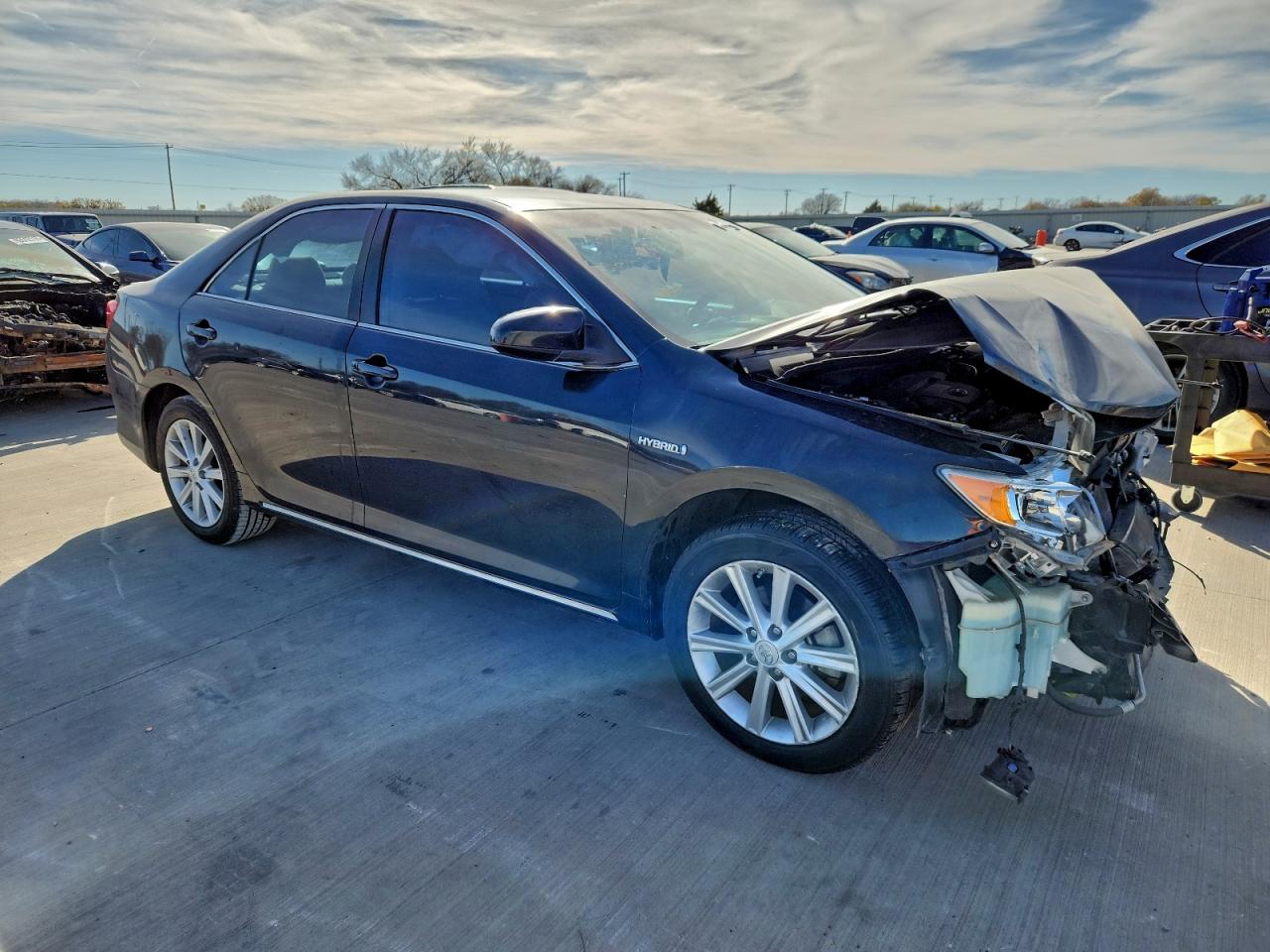 2013 TOYOTA CAMRY HYBRID photo 4