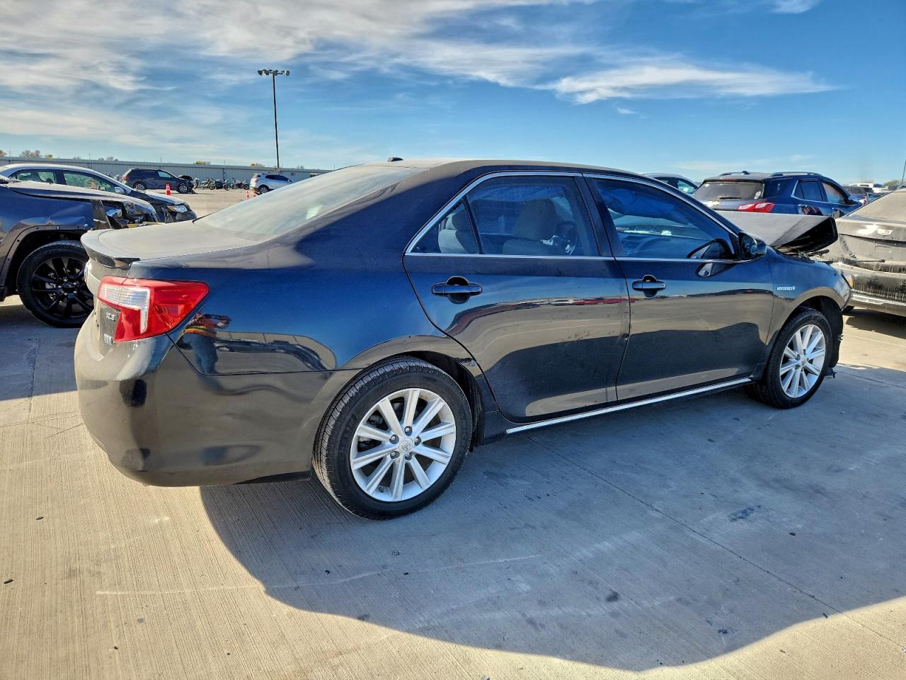 2013 TOYOTA CAMRY HYBRID photo 3