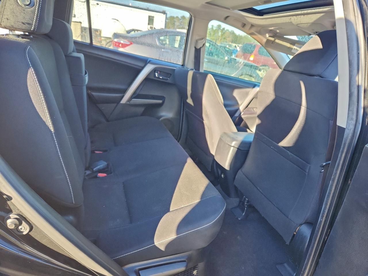 2016 TOYOTA RAV4 HV XLE photo 11