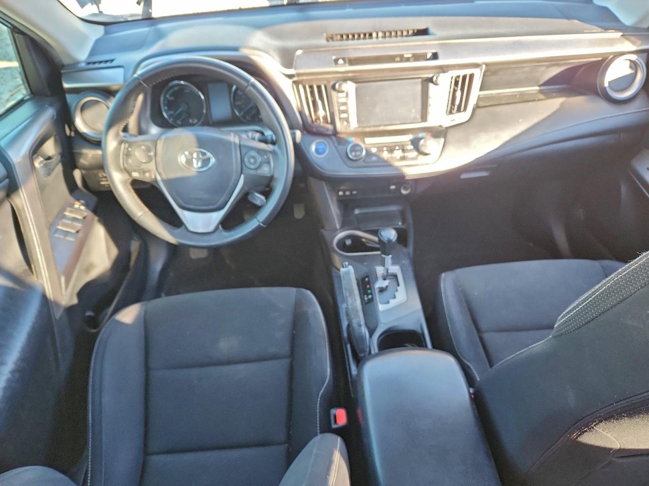 2016 TOYOTA RAV4 HV XLE photo 8
