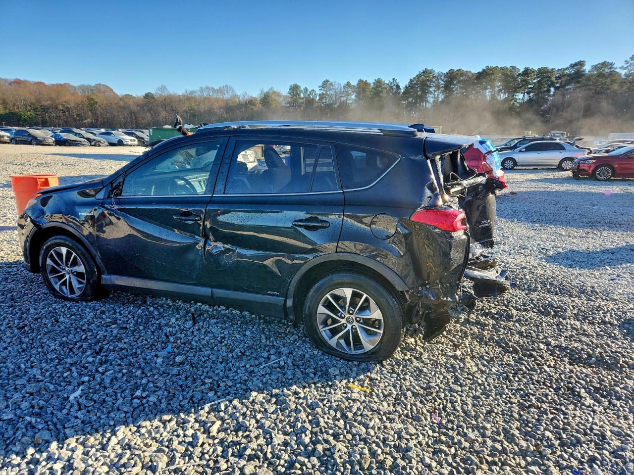 2016 TOYOTA RAV4 HV XLE photo 2