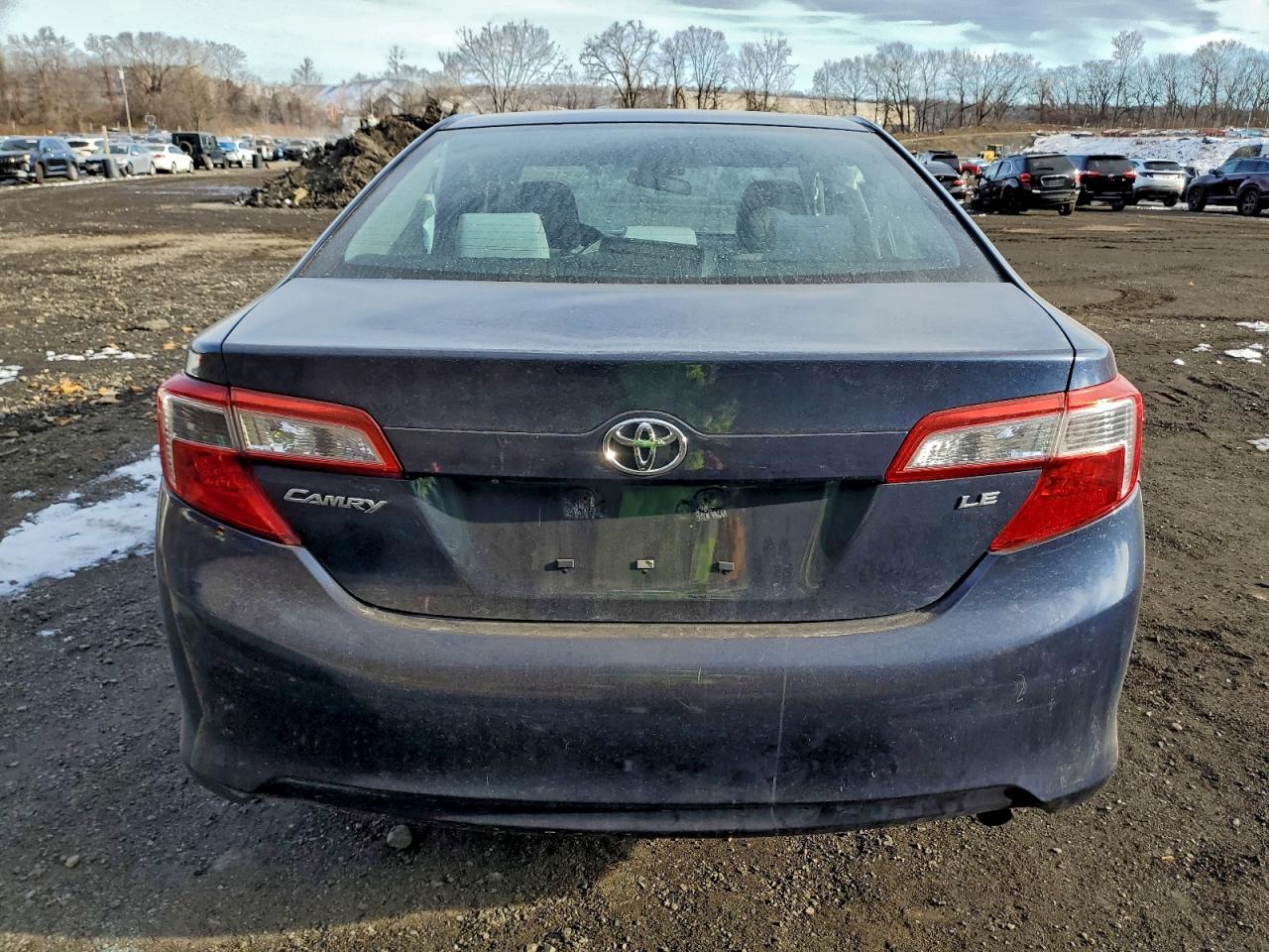 2014 TOYOTA CAMRY LE photo 16