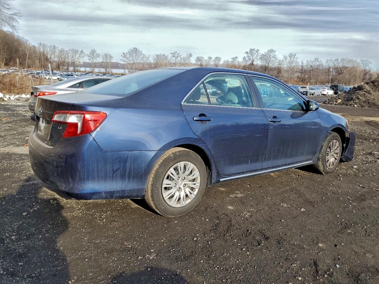 2014 TOYOTA CAMRY LE photo 7