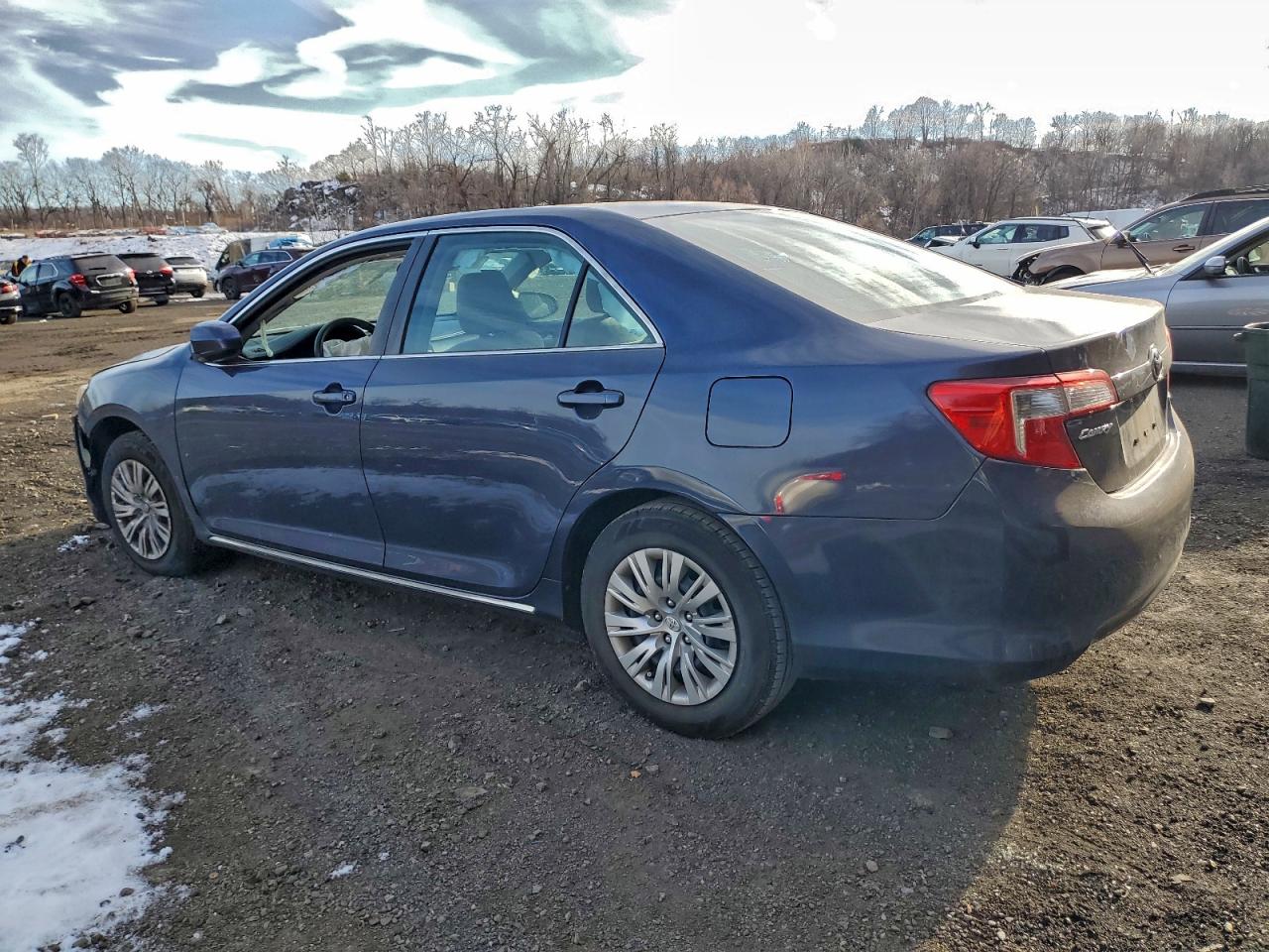 2014 TOYOTA CAMRY LE photo 4