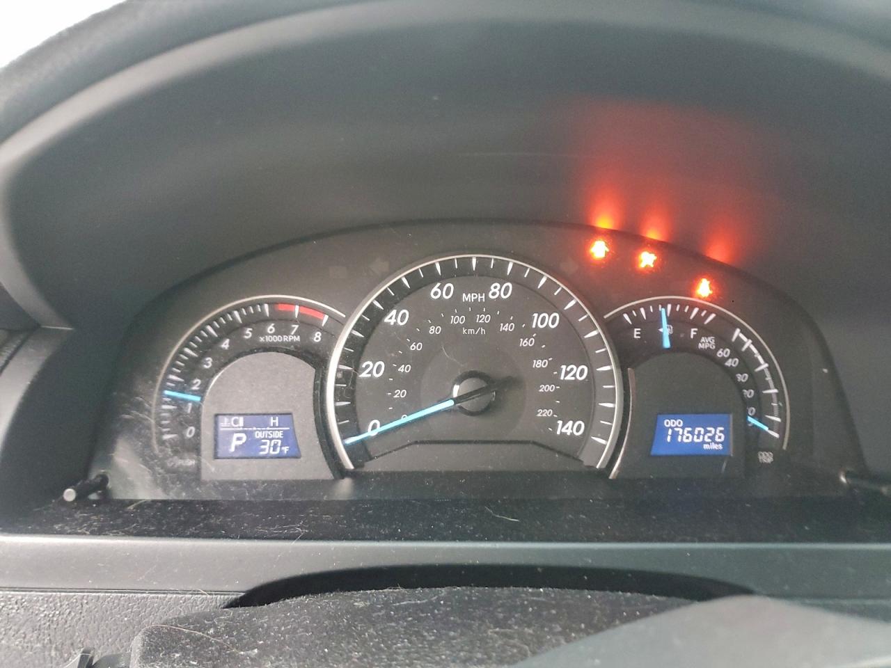 2014 TOYOTA CAMRY LE photo 25