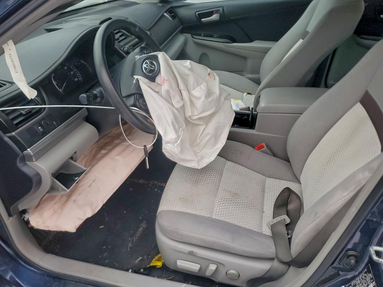 2014 TOYOTA CAMRY LE photo 19