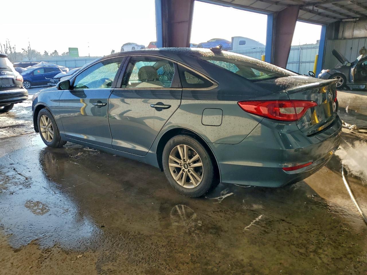 2015 HYUNDAI SONATA SE photo 2