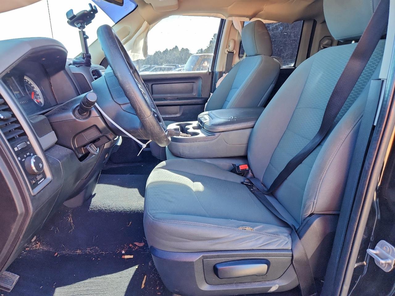 2014 RAM 1500 ST photo 13