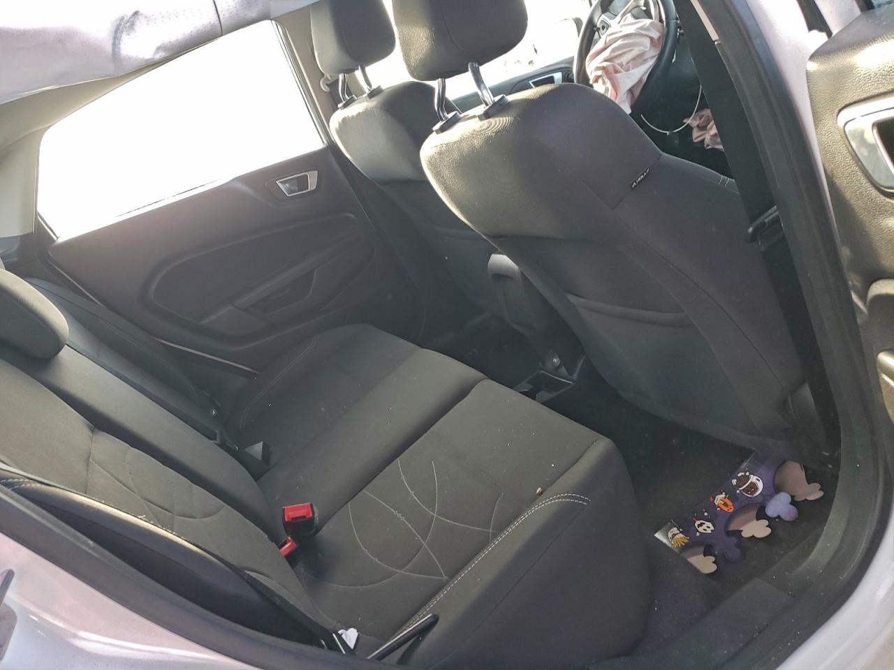 2016 FORD FIESTA SE photo 28