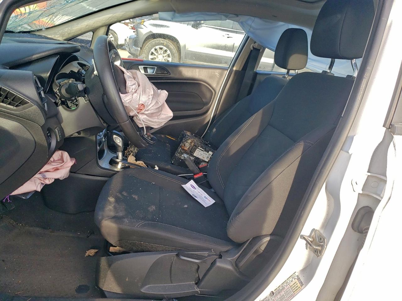 2016 FORD FIESTA SE photo 19