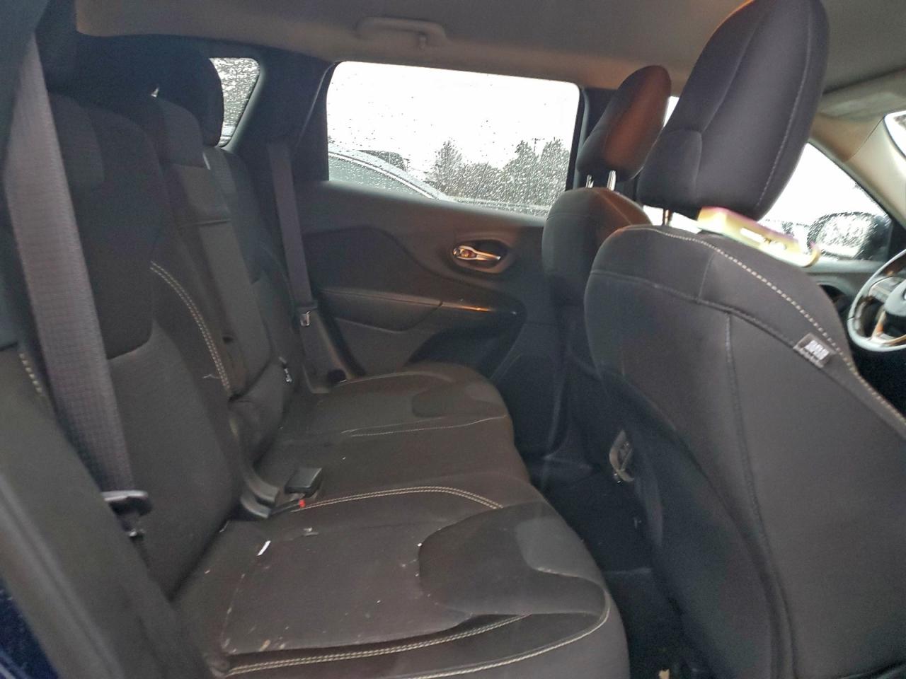 2015 JEEP CHEROKEE LATITUDE photo 11