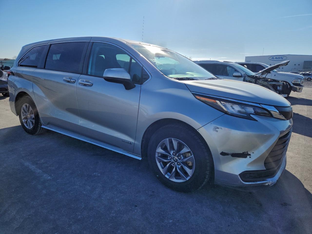 2021 TOYOTA SIENNA LE photo 7