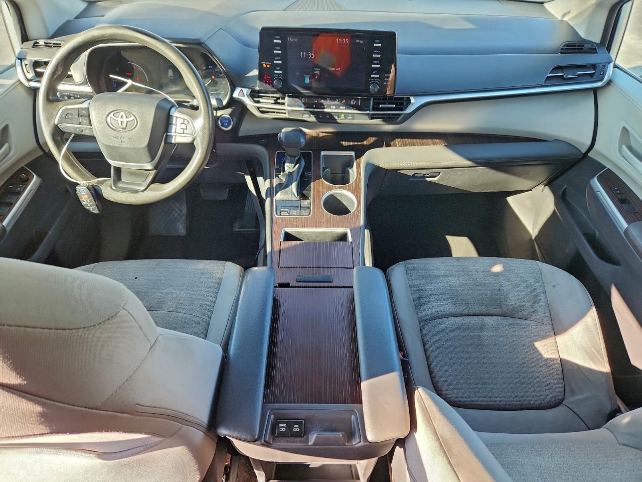 2021 TOYOTA SIENNA LE photo 15
