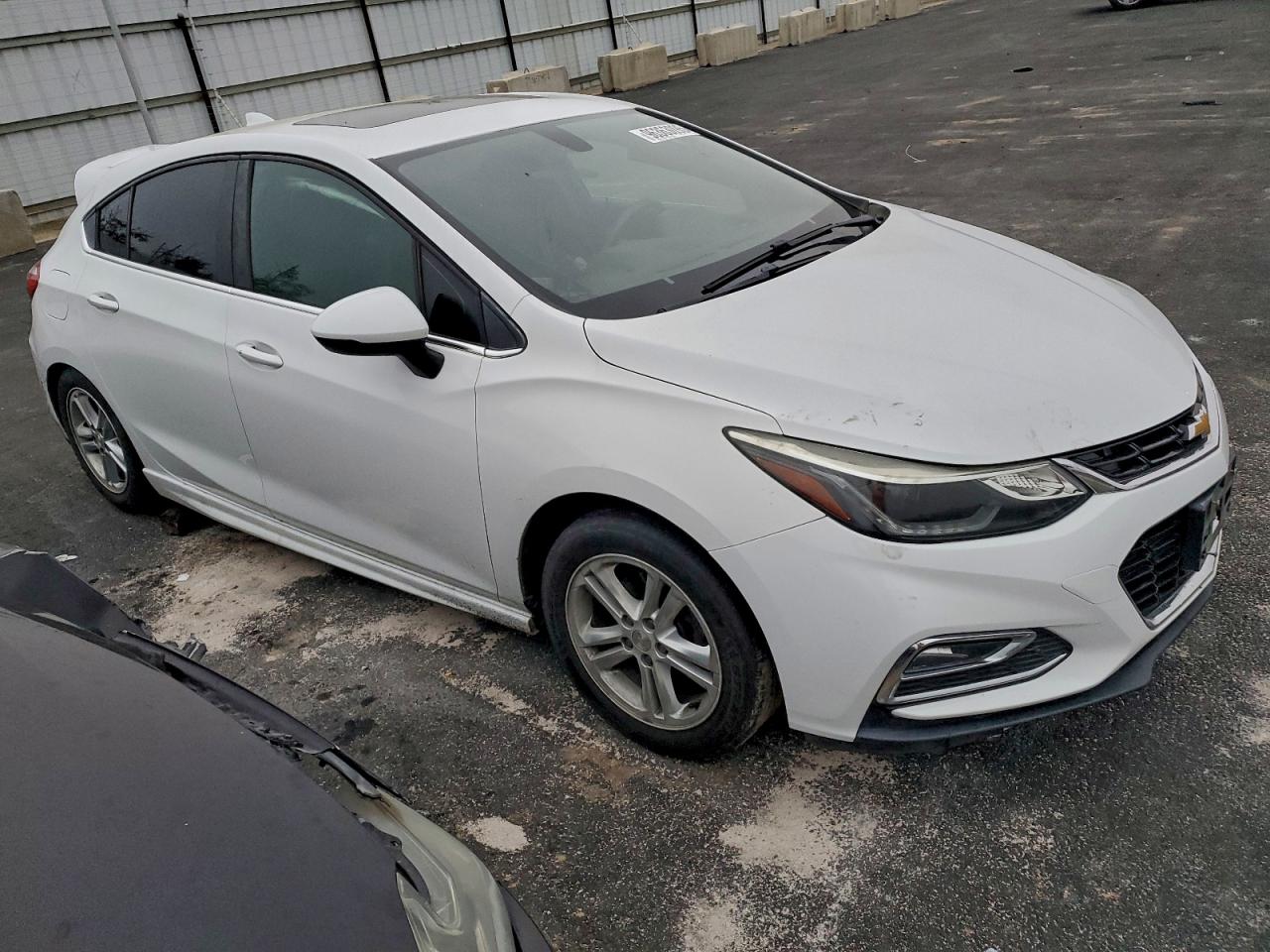 2017 CHEVROLET CRUZE LT photo 4