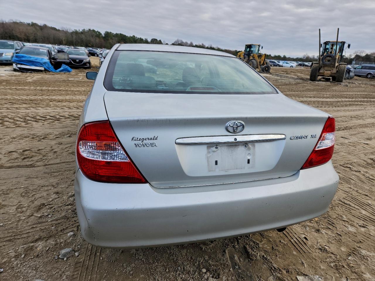 2004 TOYOTA CAMRY LE photo 11