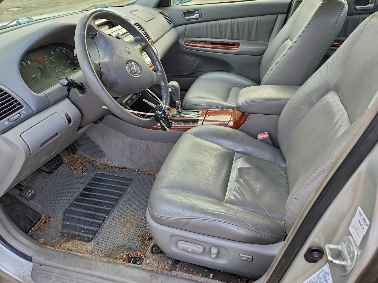 2004 TOYOTA CAMRY LE photo 13