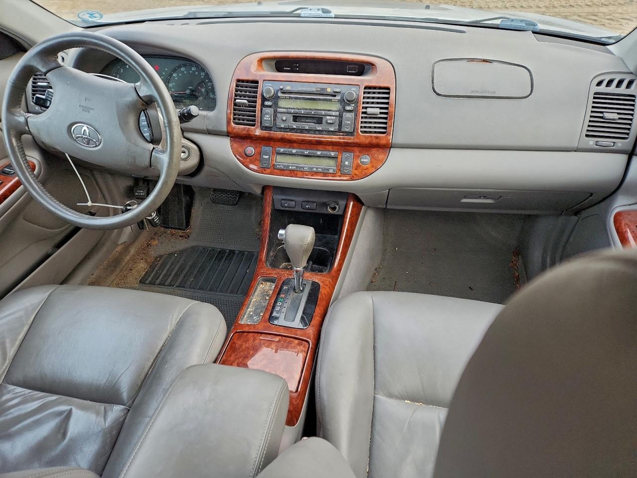 2004 TOYOTA CAMRY LE photo 15