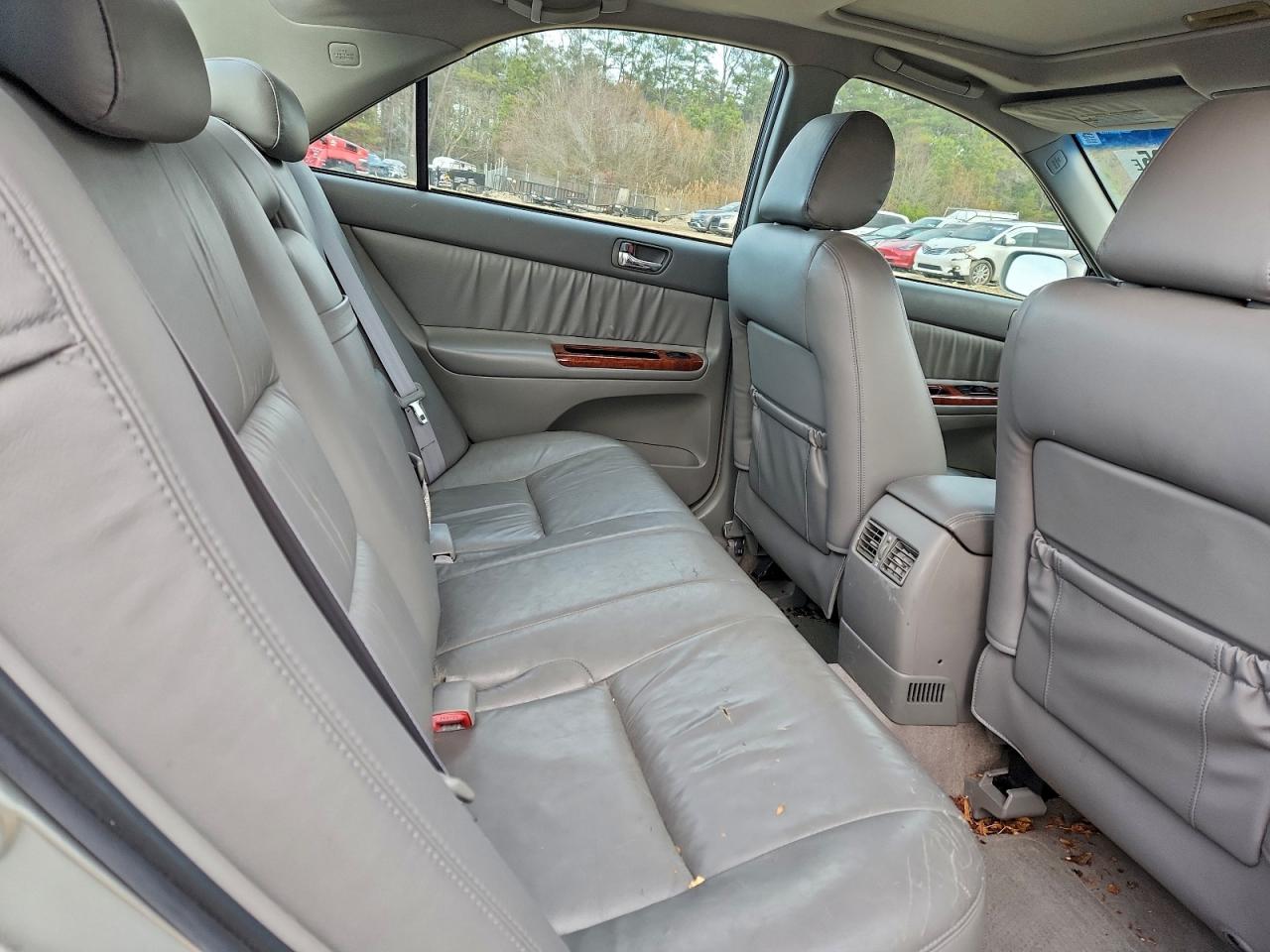 2004 TOYOTA CAMRY LE photo 19