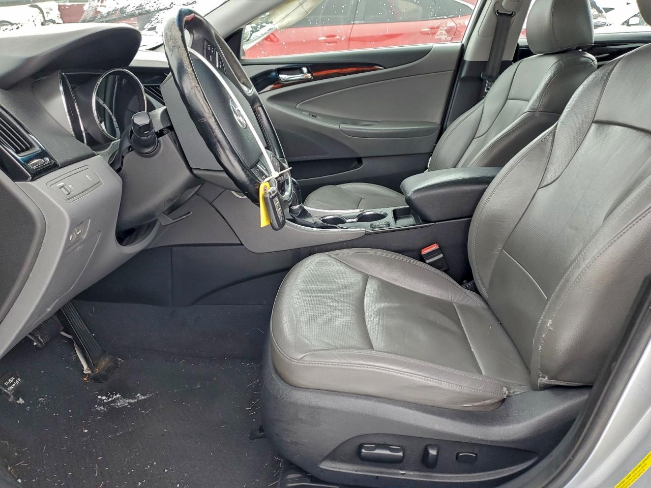 2011 HYUNDAI SONATA SE photo 7