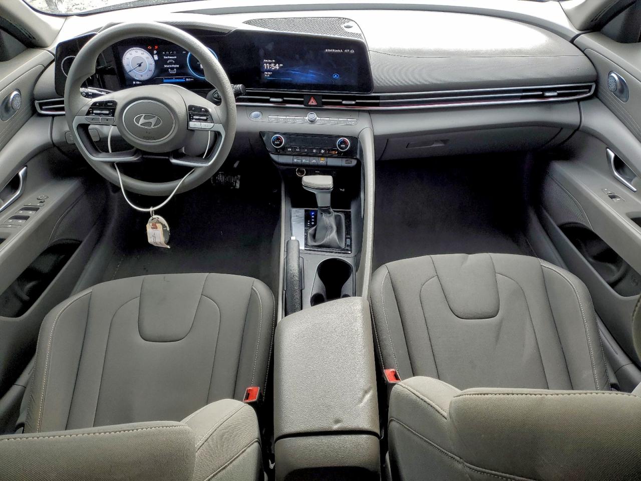 2024 HYUNDAI ELANTRA SEL photo 8