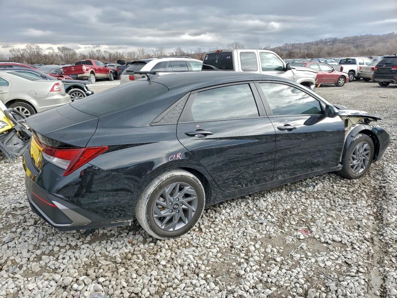 2024 HYUNDAI ELANTRA SEL photo 3