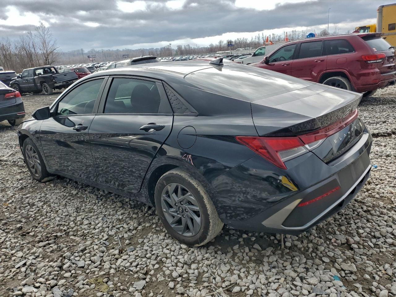 2024 HYUNDAI ELANTRA SEL photo 2
