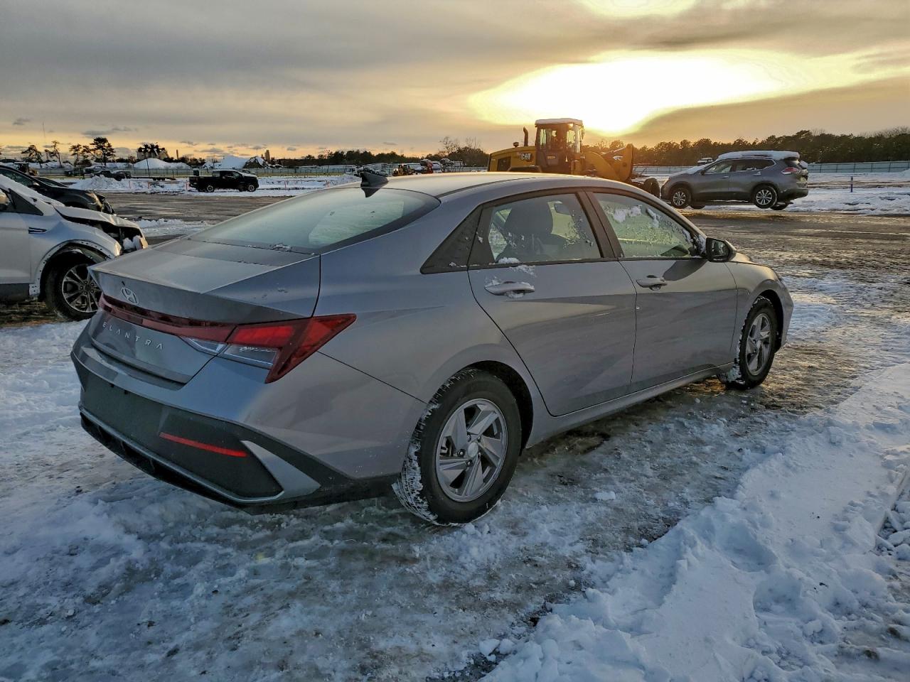 2024 HYUNDAI ELANTRA SE photo 5