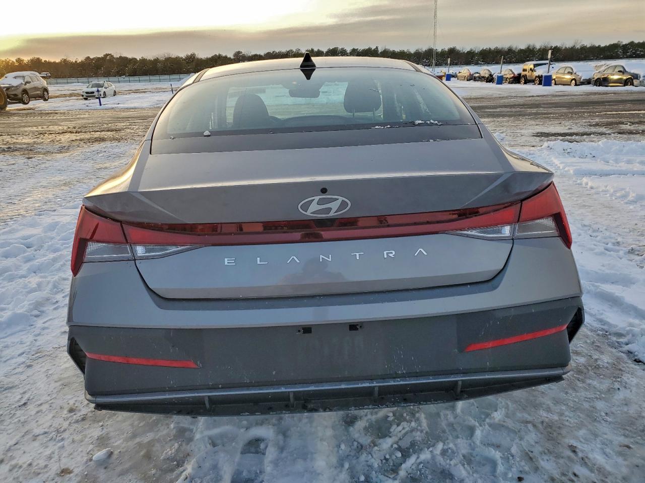 2024 HYUNDAI ELANTRA SE photo 11