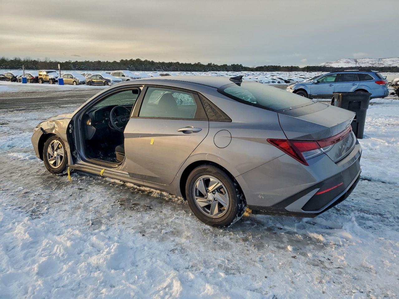 2024 HYUNDAI ELANTRA SE photo 3
