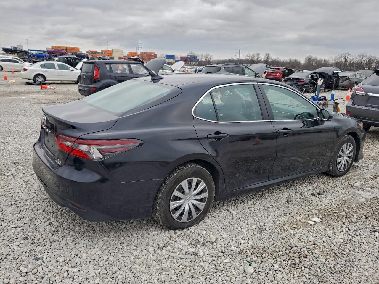 2023 TOYOTA CAMRY LE photo 3