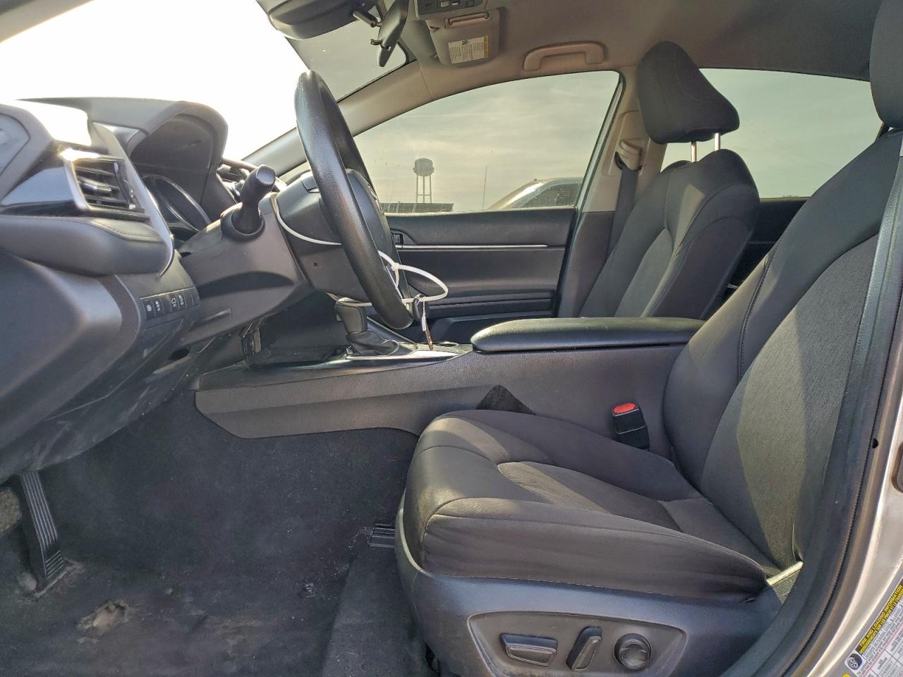 2020 TOYOTA CAMRY LE photo 7