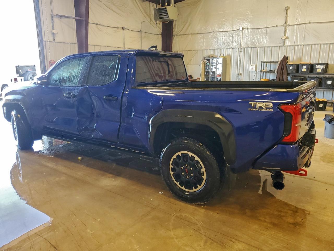 2024 TOYOTA TACOMA DOUBLE CAB photo 2