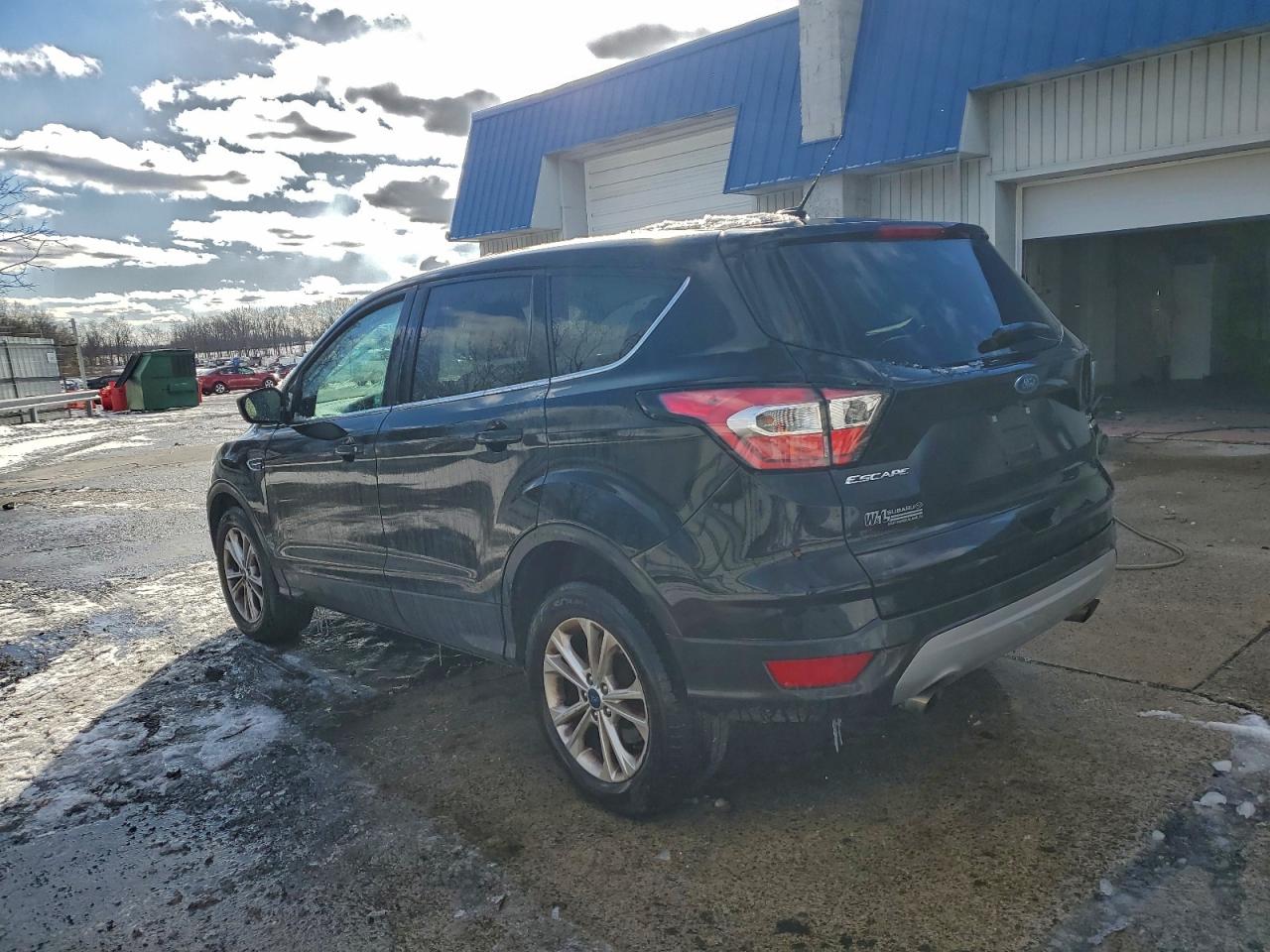 2017 FORD ESCAPE SE photo 2