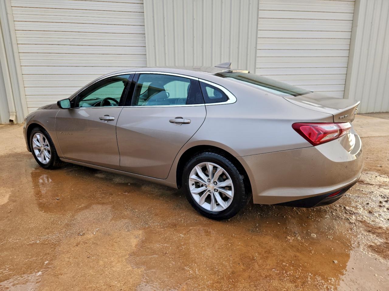 2022 CHEVROLET MALIBU LT photo 2