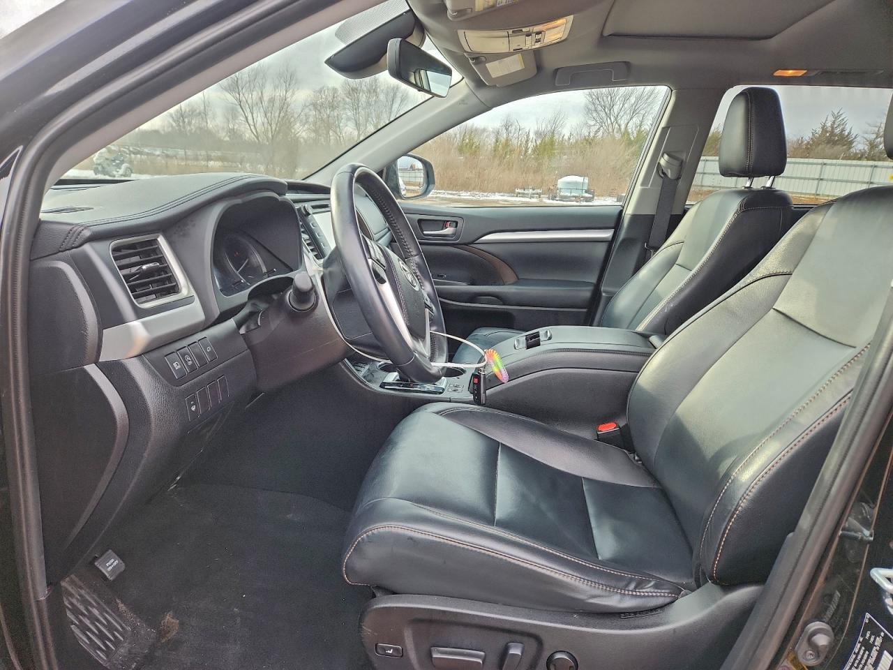 2019 TOYOTA HIGHLANDER SE photo 7