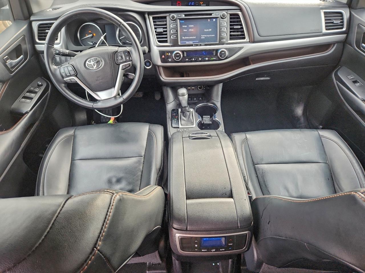 2019 TOYOTA HIGHLANDER SE photo 8