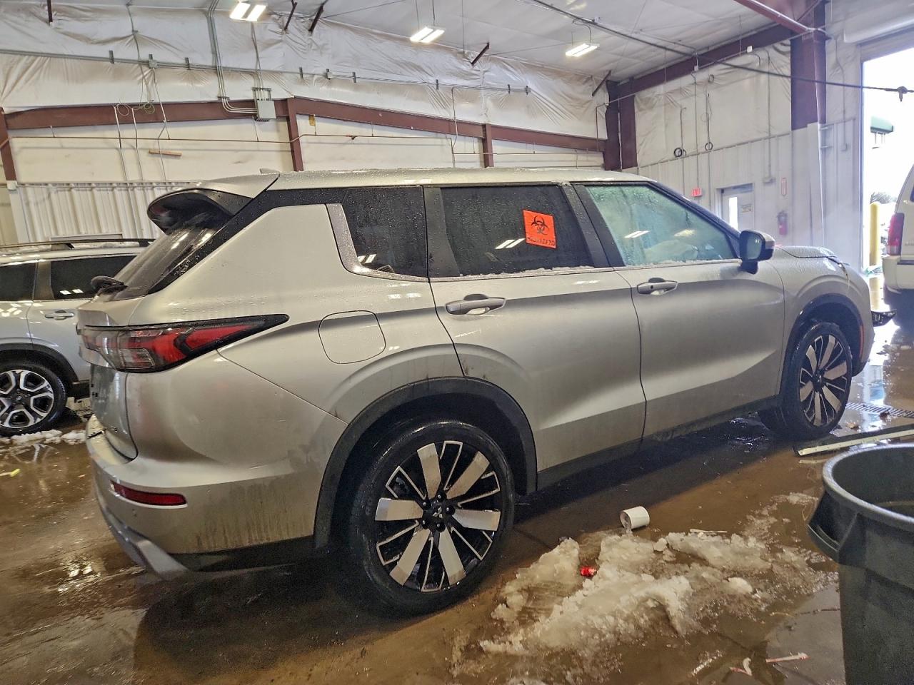 2025 MITSUBISHI OUTLANDER SE photo 5