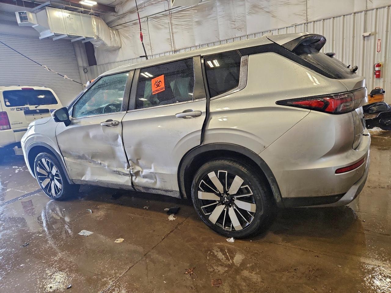 2025 MITSUBISHI OUTLANDER SE photo 3