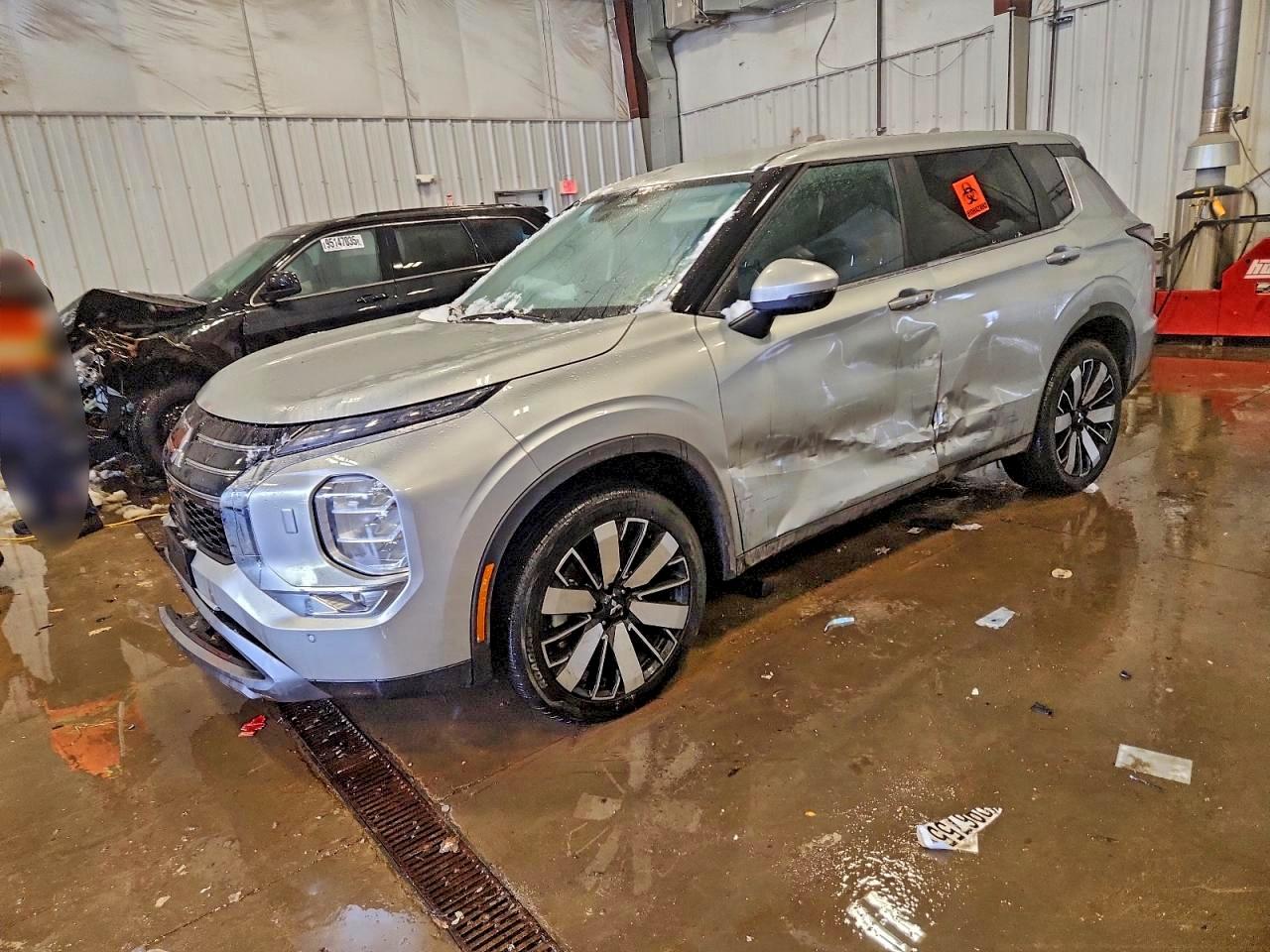 2025 MITSUBISHI OUTLANDER SE — FRONT END damage — photo 1