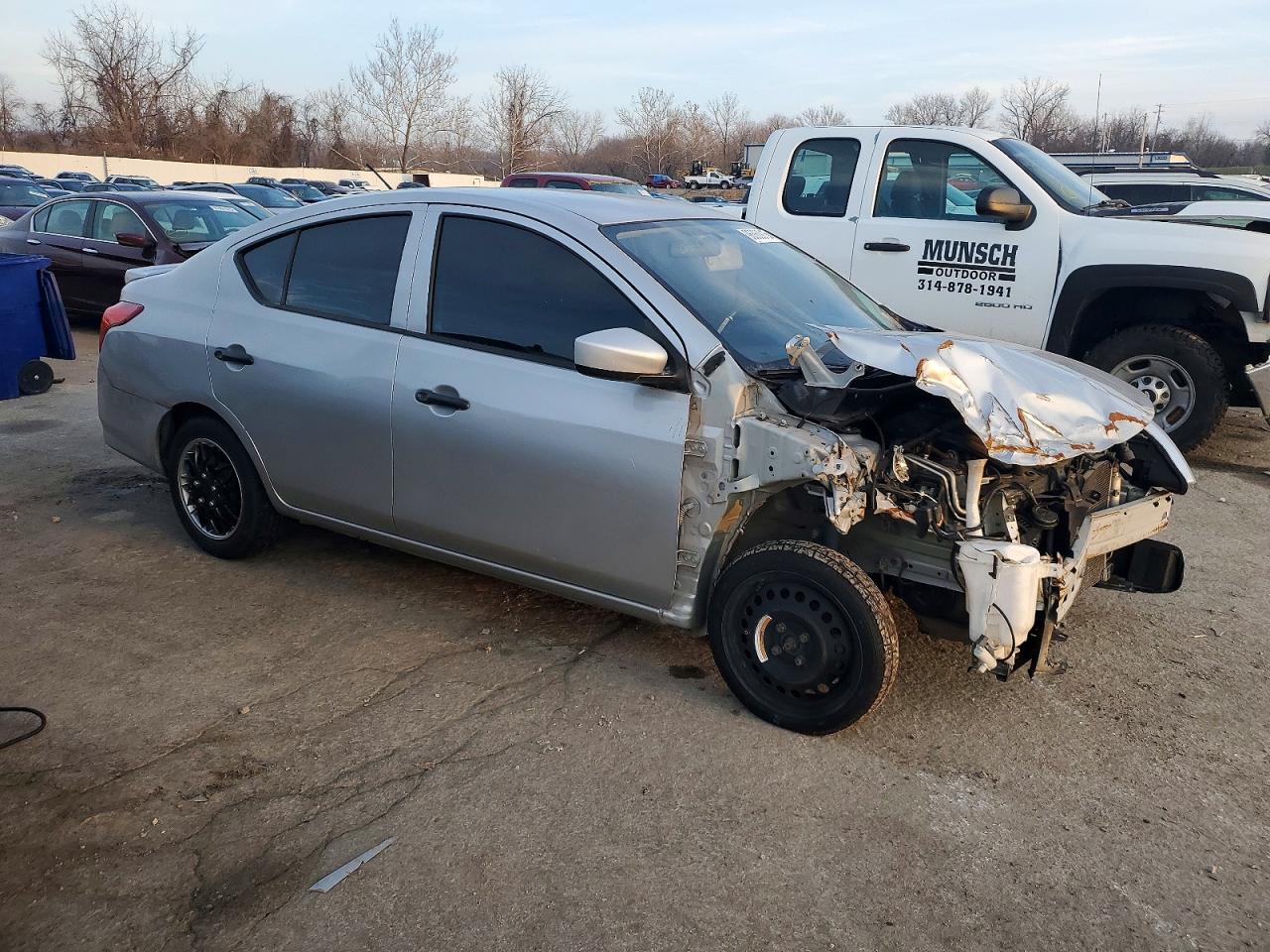 2019 NISSAN VERSA S photo 7