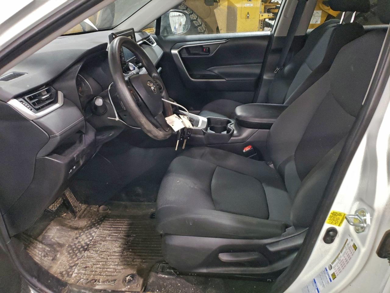 2021 TOYOTA RAV4 LE photo 13