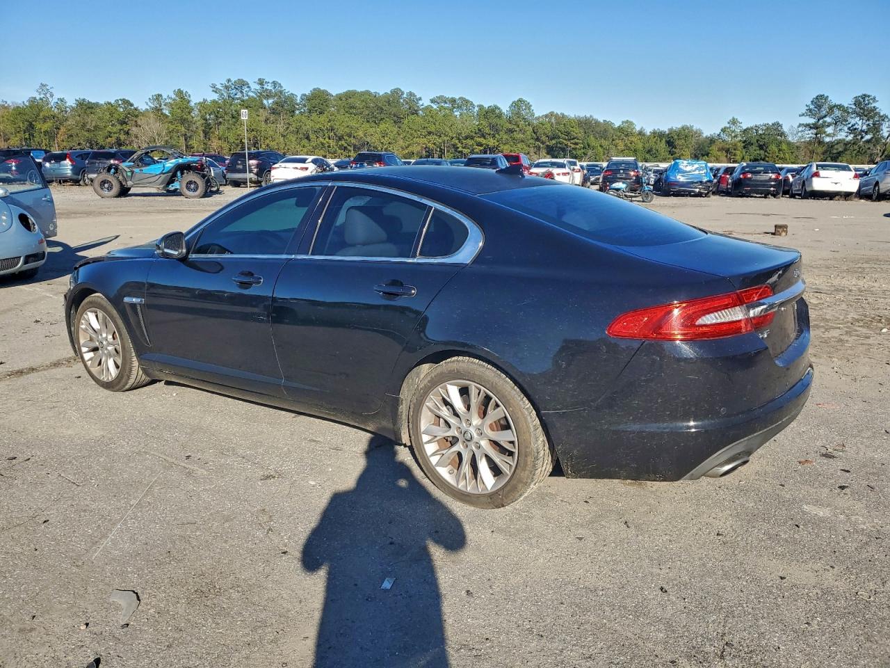 2013 JAGUAR XF photo 3