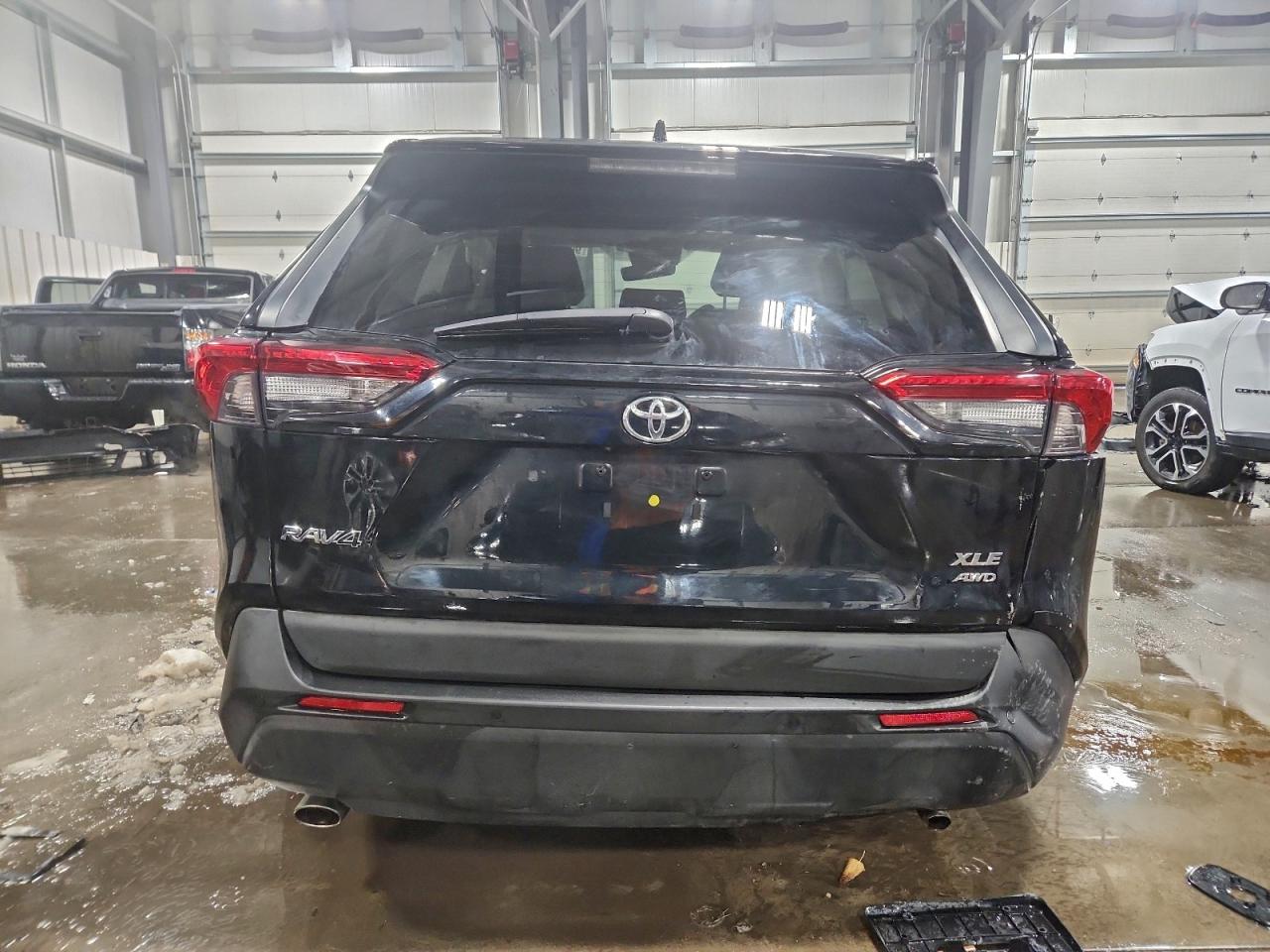 2021 TOYOTA RAV4 XLE PREMIUM photo 6