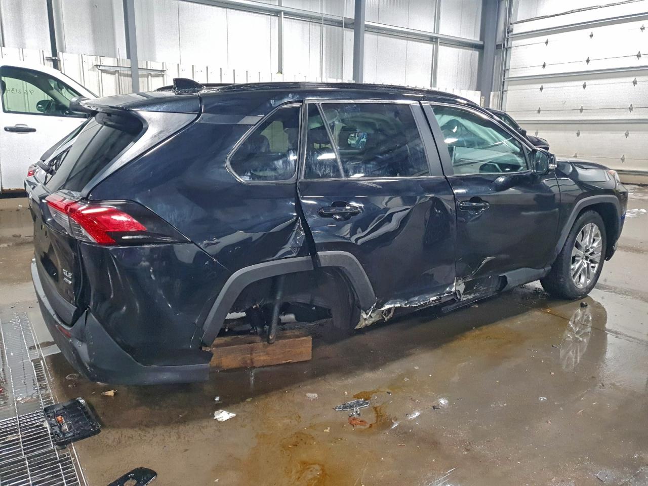 2021 TOYOTA RAV4 XLE PREMIUM photo 3
