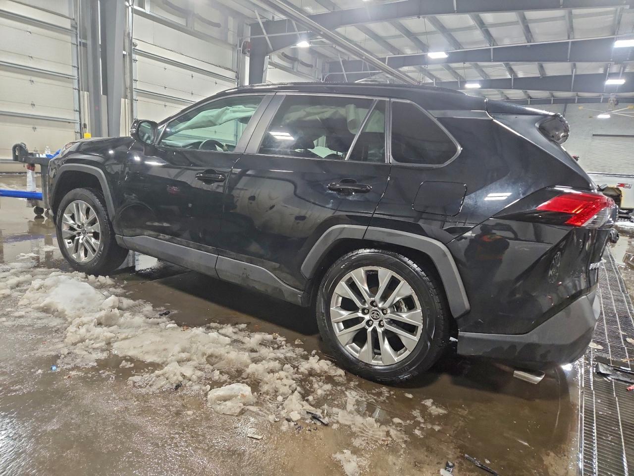 2021 TOYOTA RAV4 XLE PREMIUM photo 2