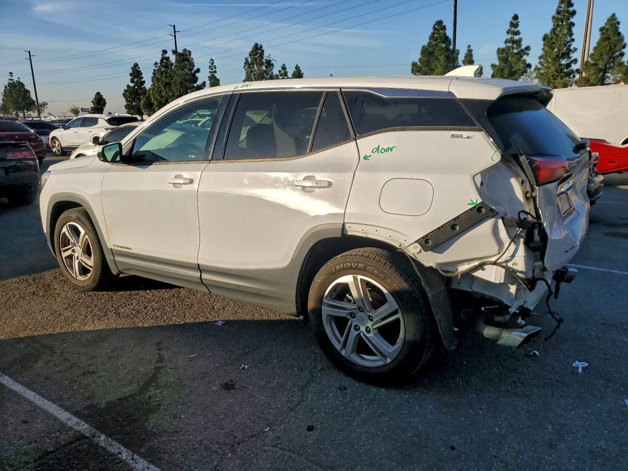 2018 GMC TERRAIN SLE photo 2