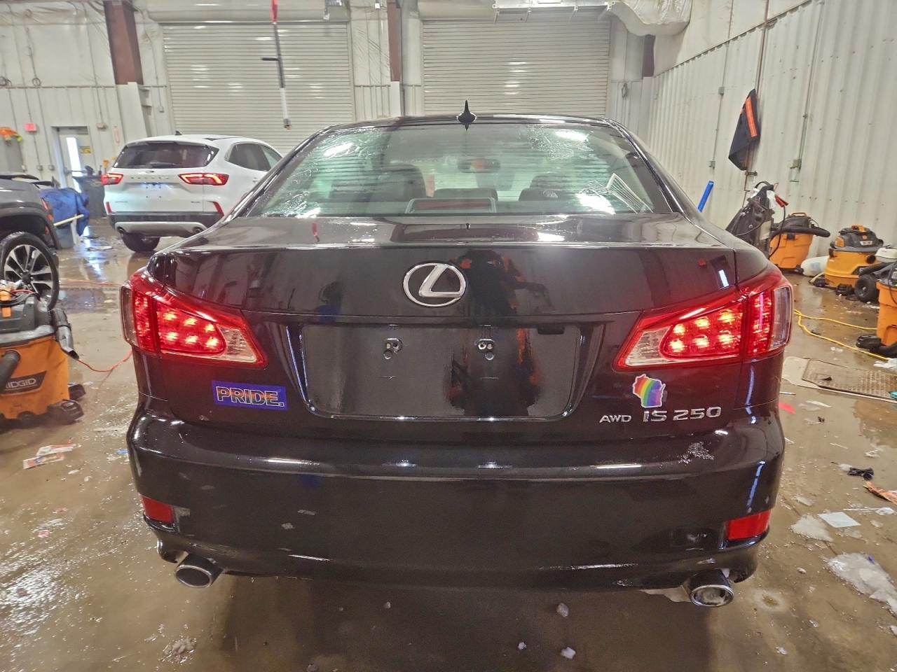 2011 LEXUS IS 250 photo 11