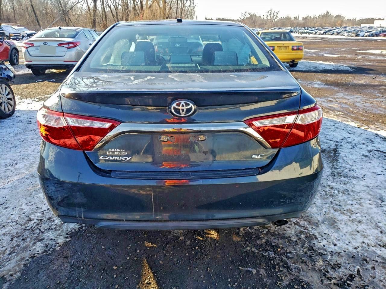 2017 TOYOTA CAMRY LE photo 6