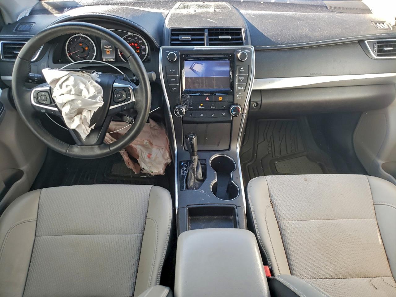 2017 TOYOTA CAMRY LE photo 8